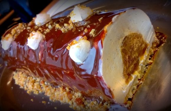 Bûche pommes caramélisées, vanille bourbon et sablé breton